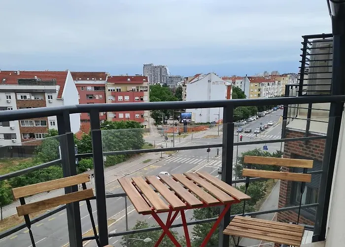 New Now Living Apartman *